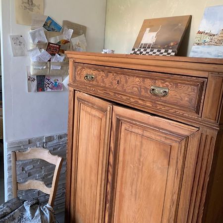 Gite Les Petits Poissons Verts Et Massages La Jarrie Exterior foto
